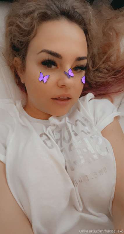 Laying in bed thinking of you. 🥰💋