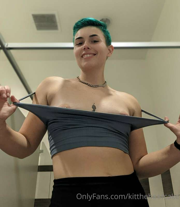 Very sweaty from my workout 😮‍💨 1