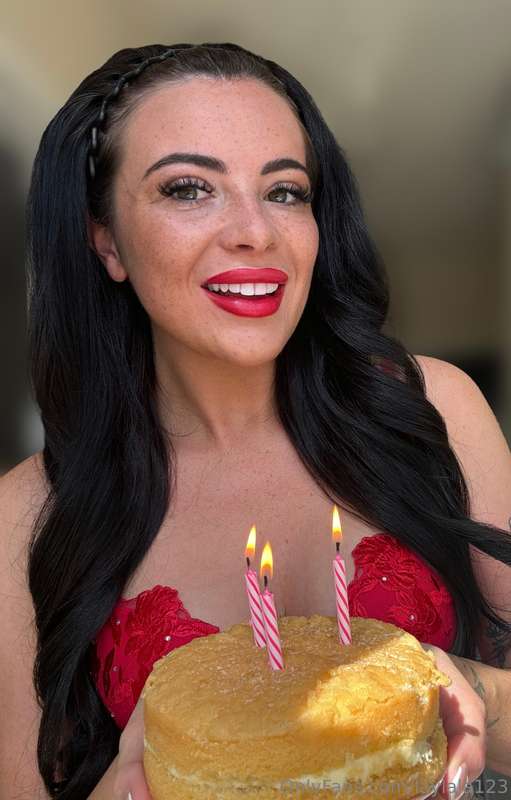 ITS MY BIRTHDAY 🎁   If I ever made you cum you owe me a bday..
