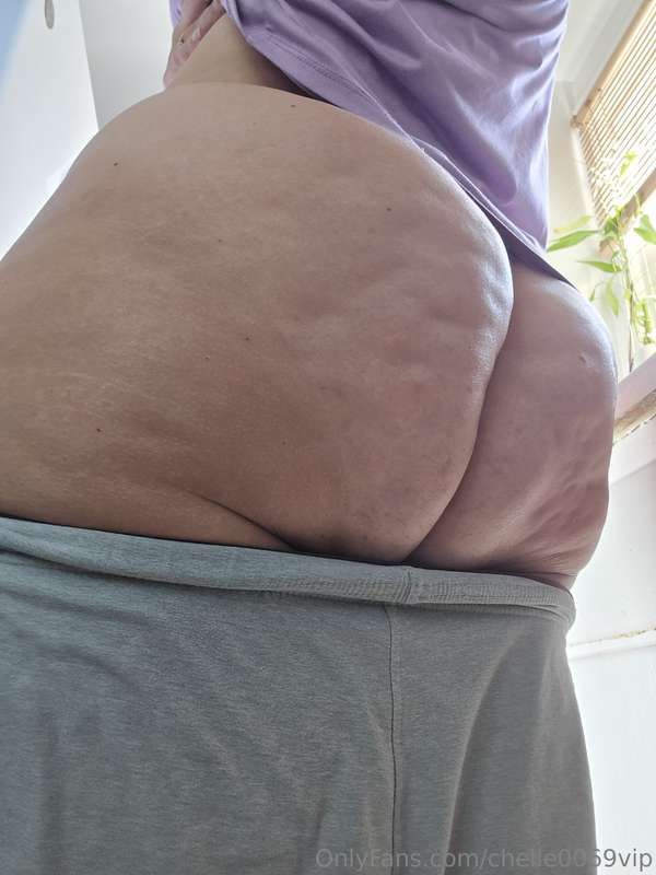 Good morning and happy TITTY DAY! 😘I swear i didnt fall off .. 12