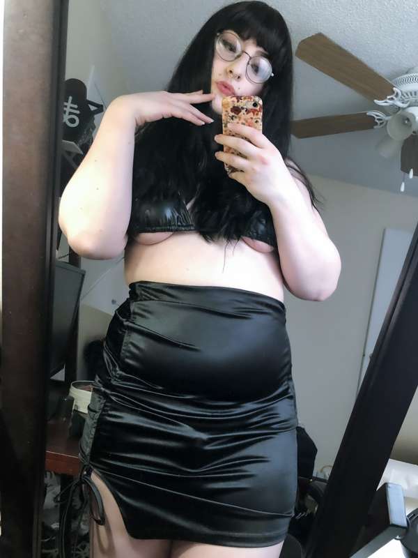 🌺🖤[Satin Skirt Pics]🖤🌺

Just some pics and gifs to accompany..