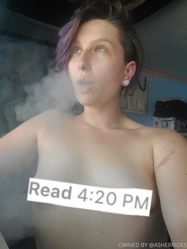 Here's your tit/smoking fetish post
