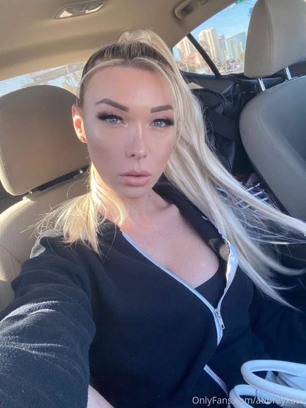 Finally the weekend 🤪 I love when I can be your personal slu..