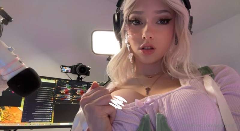 hurry up and suck on my nipples before my stream starts 💕