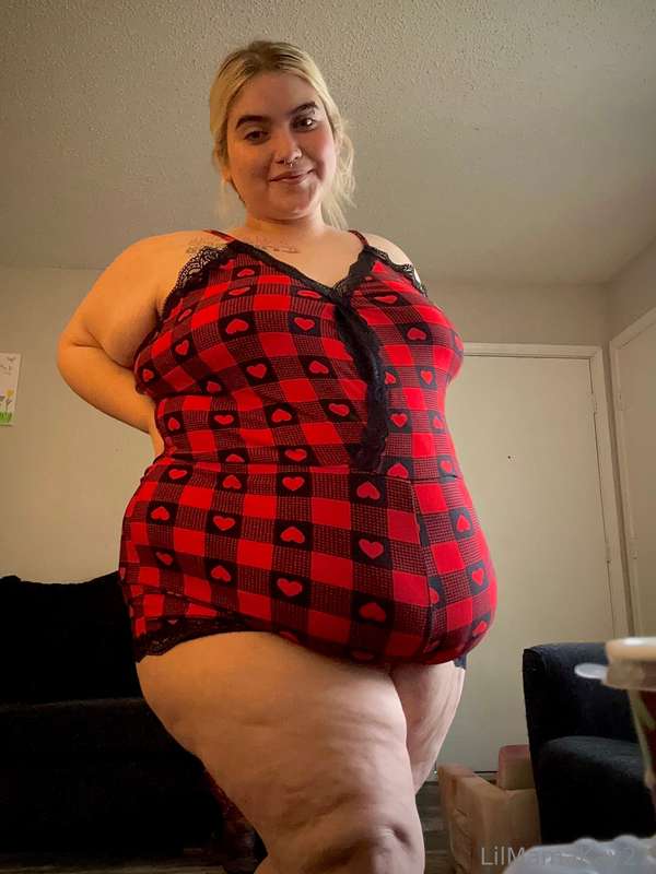 Happy Holidays from lilmamakay!She is bringing in the new ye.. 13