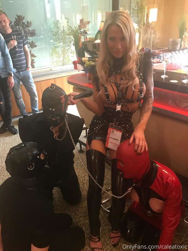 It seems that some slaves came from far away to kiss my heel.. 4
