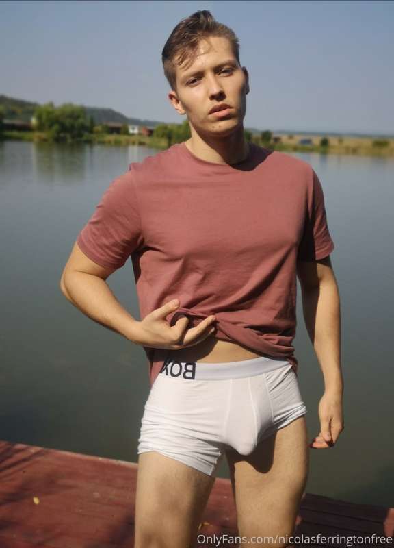 I love chilling near the lake and doing naughty things 😈🤤
Co..