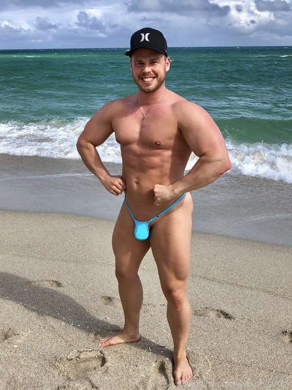 Matching thong with ocean and the sky! 💙🌊💪🏼 These micro thon.. 2