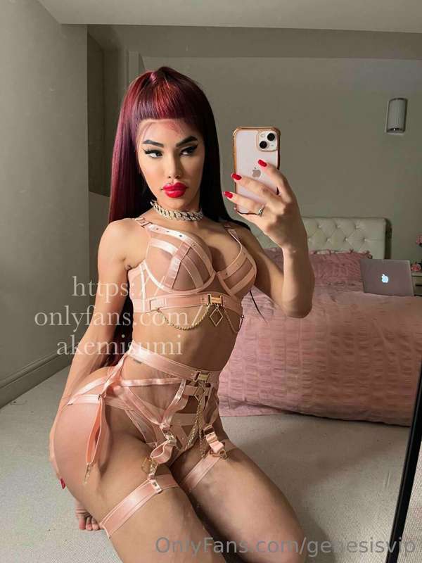 This nasty whore is craving for a really nice cock to suck 🍆.. 3