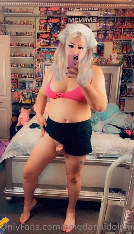 Geeky gals love to show off 💙 6