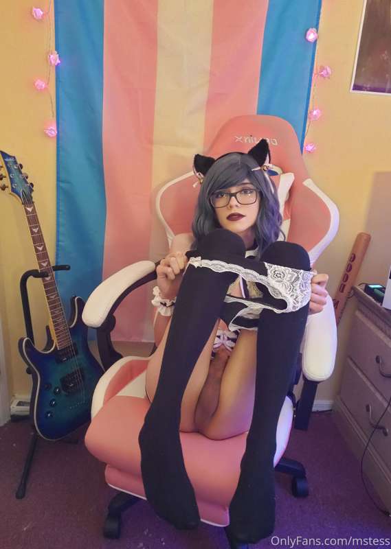 Some moree with this outfit💖 ill post the rest tonighttt 3