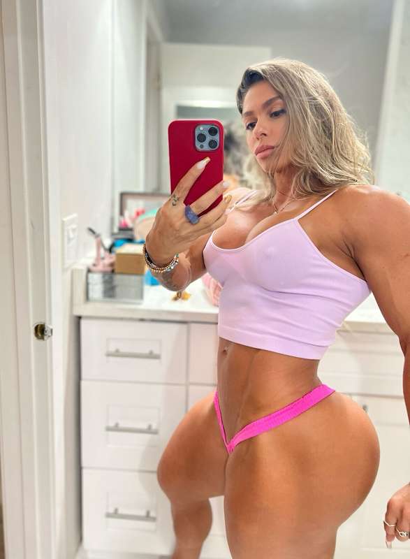 Would you like to get selfies like this from me everyday? 😋😈