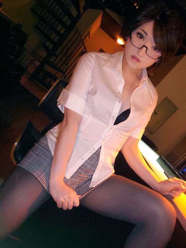 Stockings and pencil skirt photo set is here~ Alyssa is stil.. 6