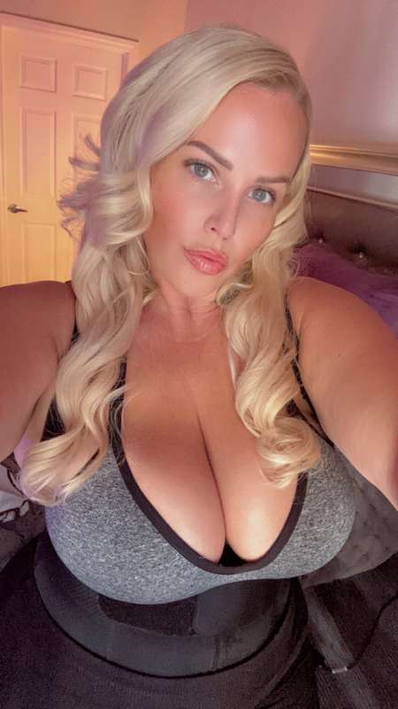 Happy Friday 😘 3