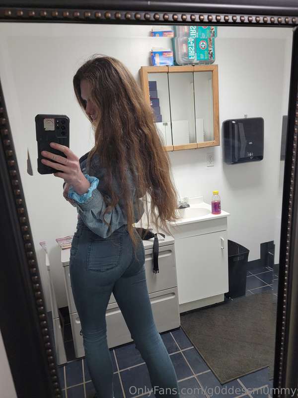 Up to 145lbs! It definitely shows in my ass 😉