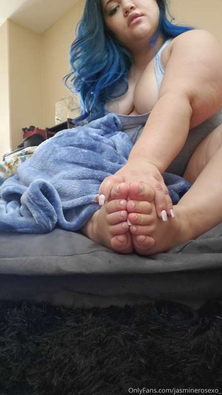 Toesies Tuesday? Can it be a thing? lol
I know I don't post .. 2
