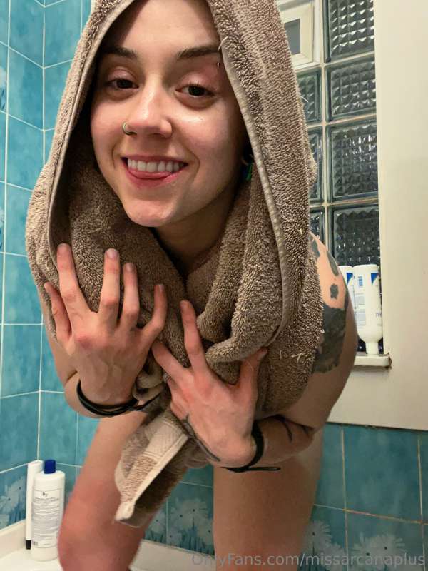 Scrub a Dub, babyyyyy. Time for my favorite pastime of naugh.. 7