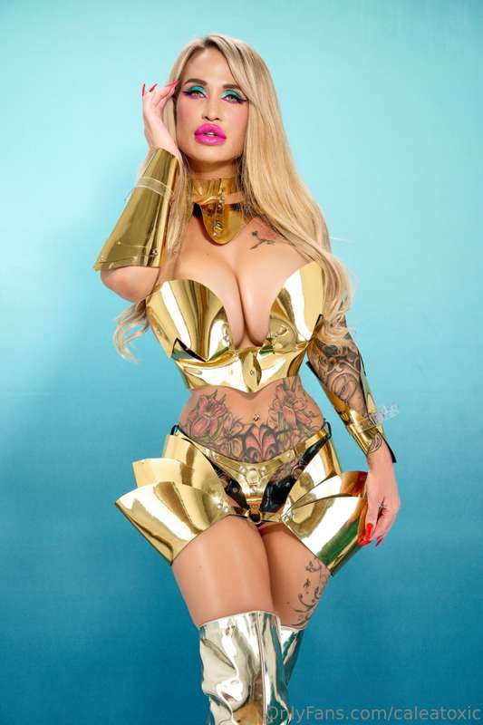 Shooting with my new space outfit, metal with vegan leather... 7