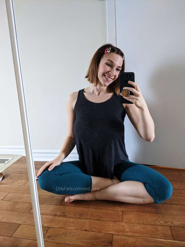 Gettin ready to do some yoga on cam 🥰
[7 pics]