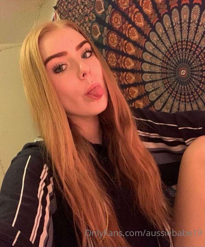 Double tap if you are awake and horny 😘😘👀👀