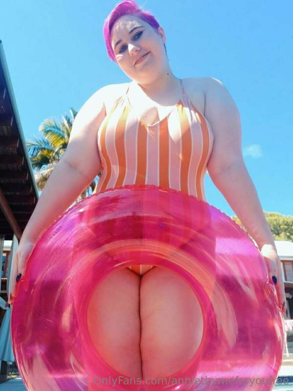 Kiss me right through the hole 😉