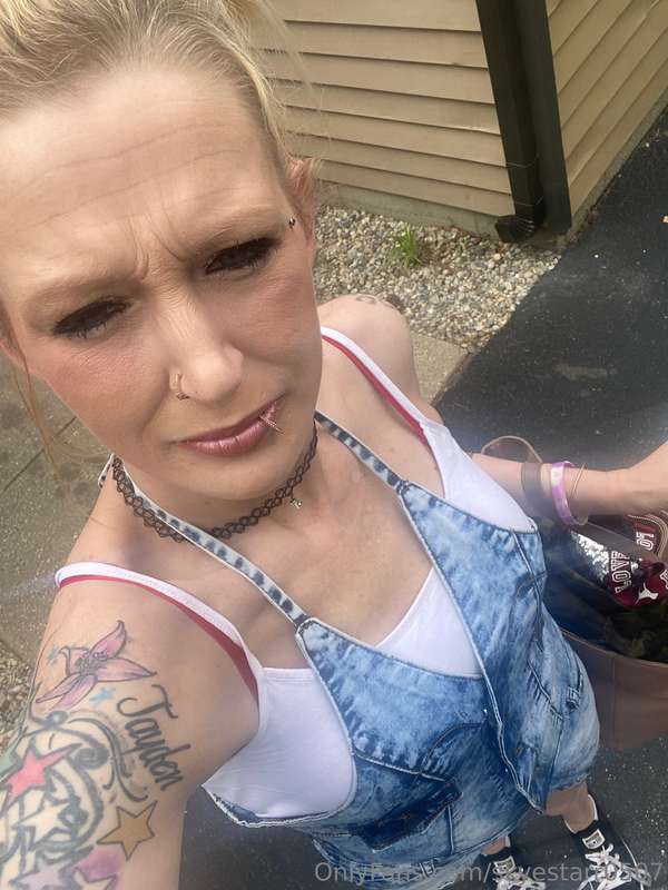 I’m ME laid back fun sexy and chill. Everyone who’s met me k.. 2