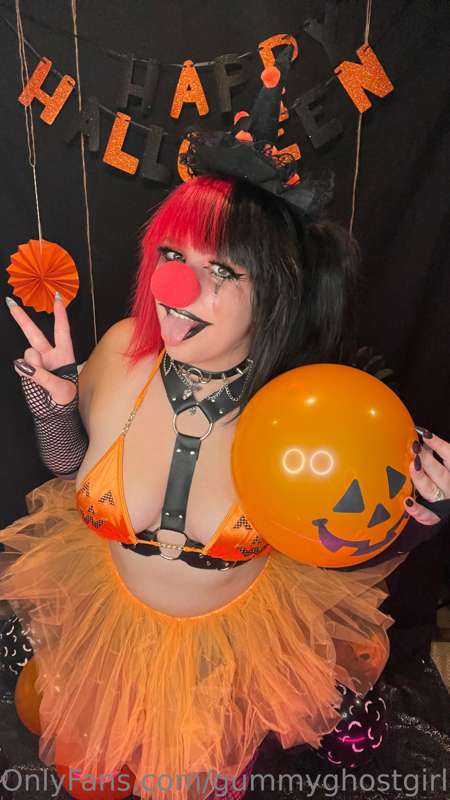 Let’s clown around 🤡 8