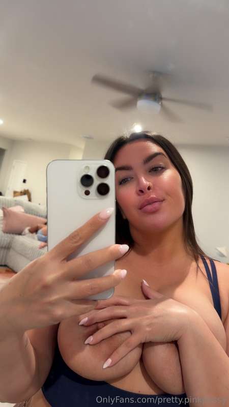 Go check out my fully nude (sluttier) page! 🥵😈💦 onlyfans.com..