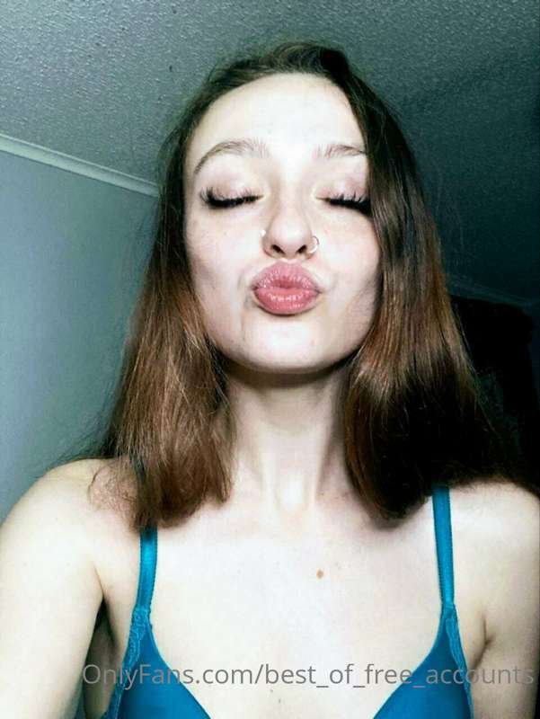HOTTEST BARELY LEGAL SQUIRTER @erikaeliseof 😈😈 I'm waiting t.. 2