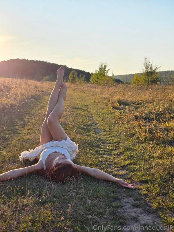 When I'm hot, I love to lie on the grass. She tickles my bod.. 4