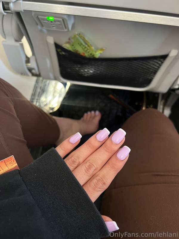 Rainbows & bare feet always on my travels 🩷 a little distrac.. 7