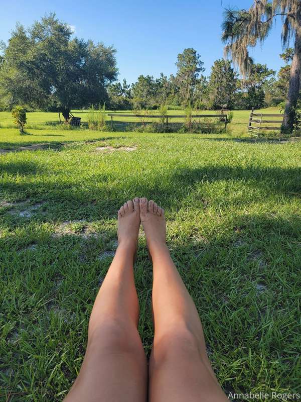 Barefoot, braless and bushy 8