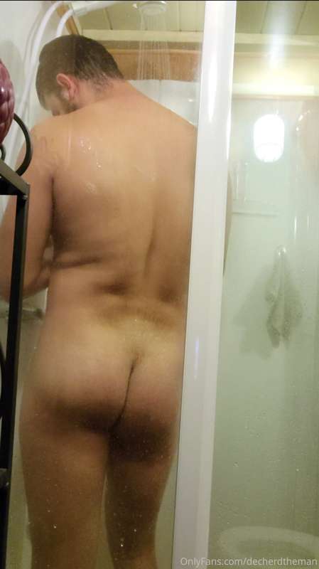 Almost 5 min of shower shenanigans! Includes a little bit of..