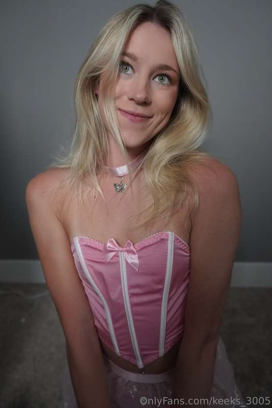 feeling cute in my pink princess outfit 👸🏼💕 4