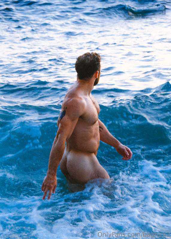 Did a super cool shooting while on vacation🌊. Might be more .. 6