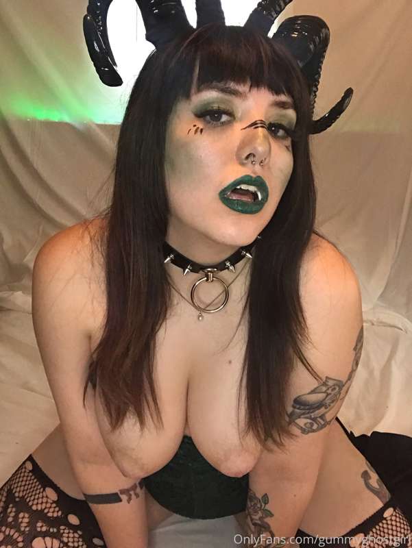 You’ve heard of Goth IHOP and Catgirl Chipotle, but what abo.. 27