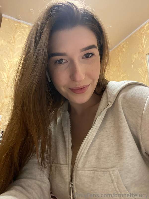 Am I serious or when I'm smiling?😇 1