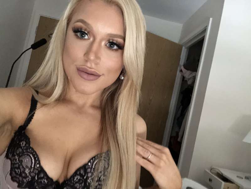 Think I need your cum all over my face 💦 4