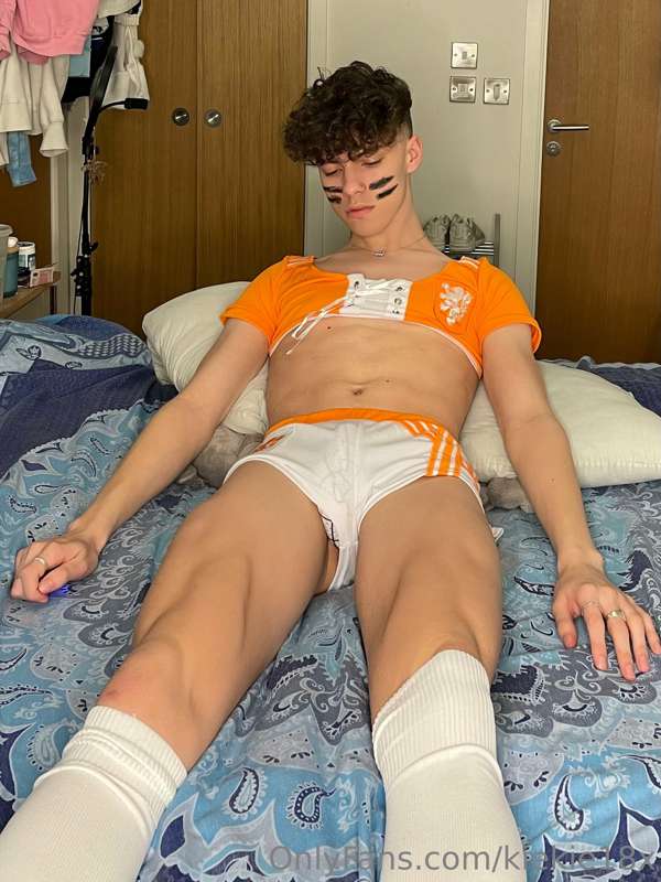 Waiting for you to tackle me ;) 7