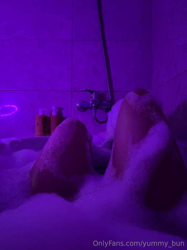 Sometimes I just wanna take a relaxing bubble bath 🛀 ... But..