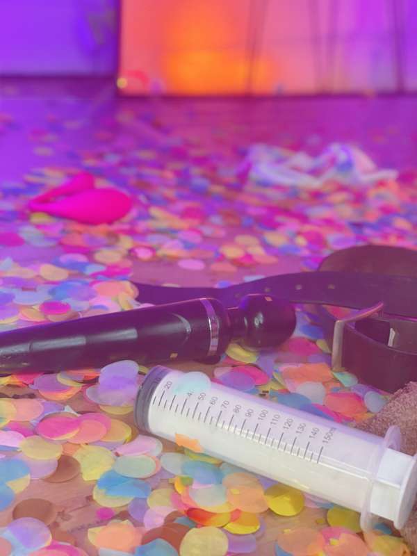 Tools of the trade 🧰💉🎈⛓🎥