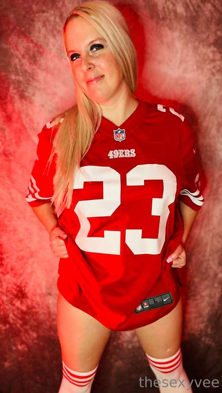 **a girl has to have options! I'm feeling the red jersey now.. 3