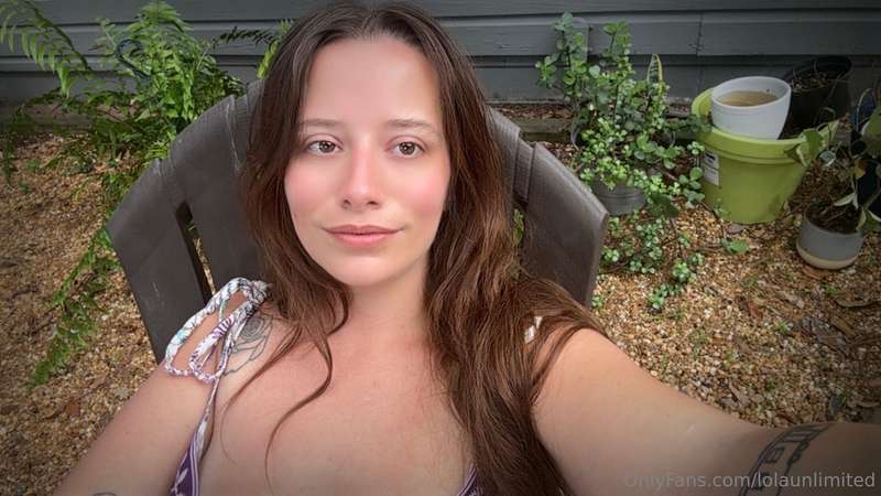 Backyard boobies! 🌞 