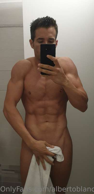 What does the towel hide? 😈🍆 haha.

I'll wait for you in DM ..