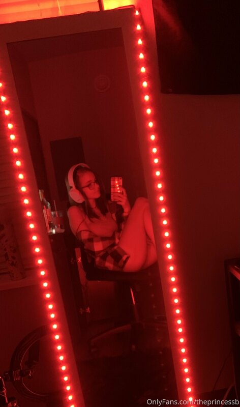 Wish I had someone to keep me up...