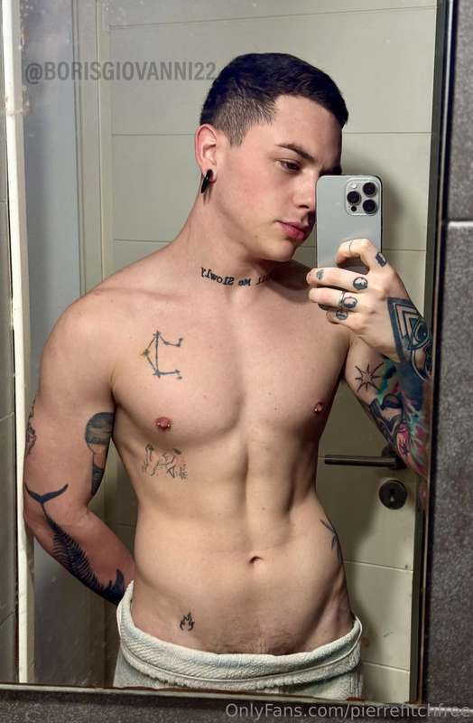 should i collaborate with him?? 😏 😈Twink with a 𝗛𝗨𝗚𝗘 𝗧𝗛𝗜𝗖𝗞 𝗖.. 1