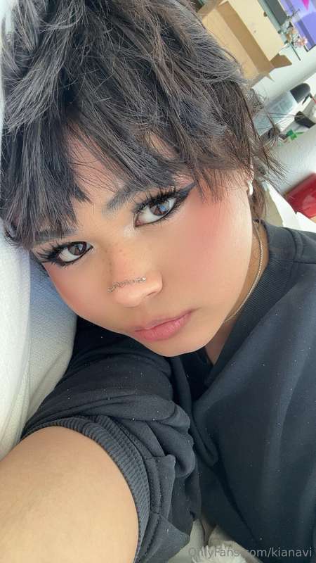just finished my makeup, do u like it? :] sometimes I wonder.. 2