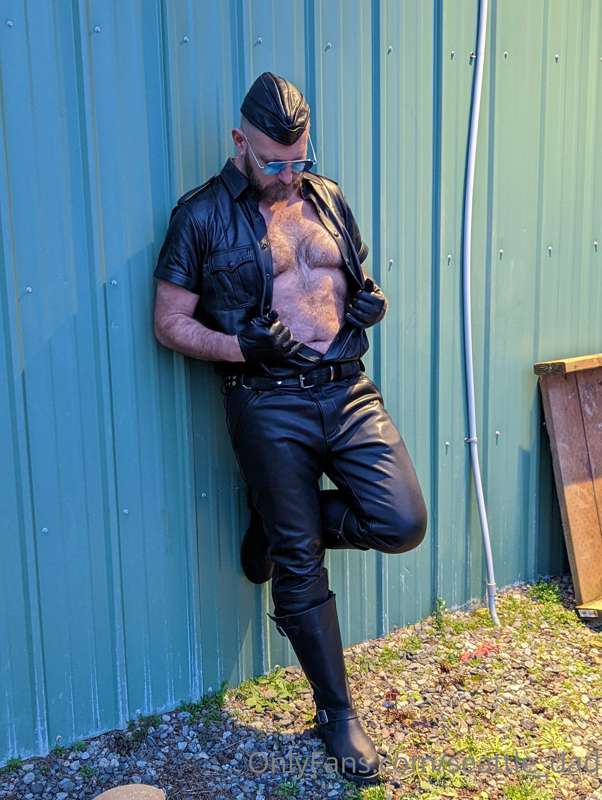 I went to hang with my buddy and he dressed me up head to to.. 2