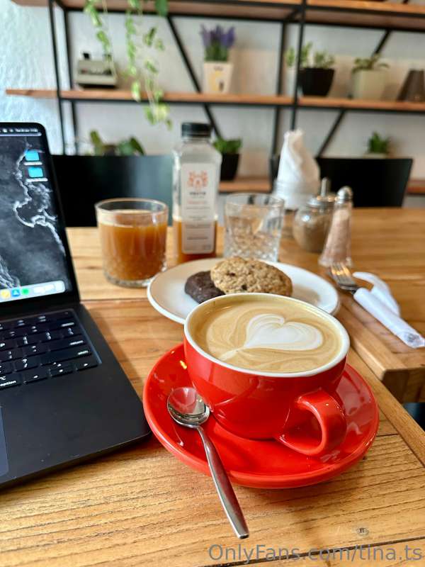 🥞 Morning is the time to choose the perfect breakfast drink!..