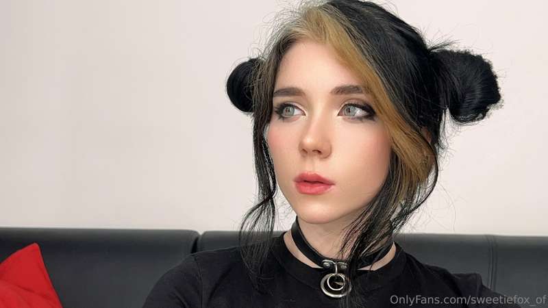 I'm going to be your little goth girl 🖤  Do you like seeing .. 5